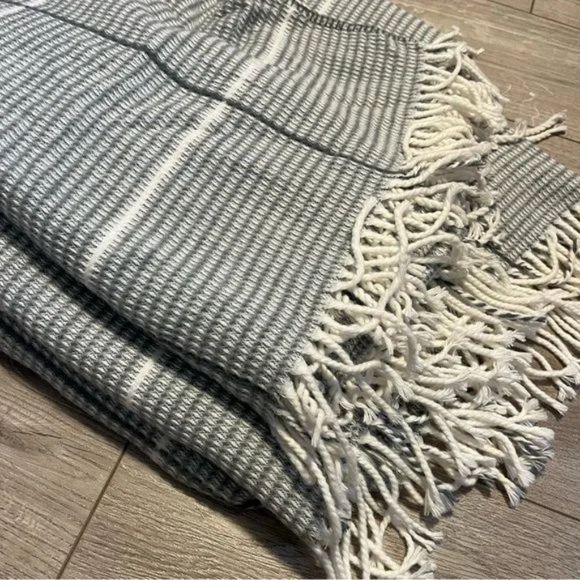 The cotton Company Turkish Throw Blanket light blue White with Tussles Large - Picture 2 of 7